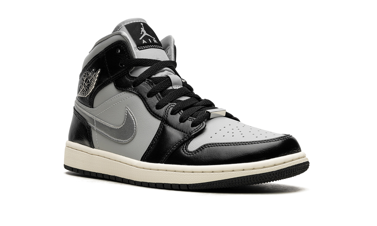 AIR JORDAN 1 MID SE WMNS Black Chrome FB9892 002