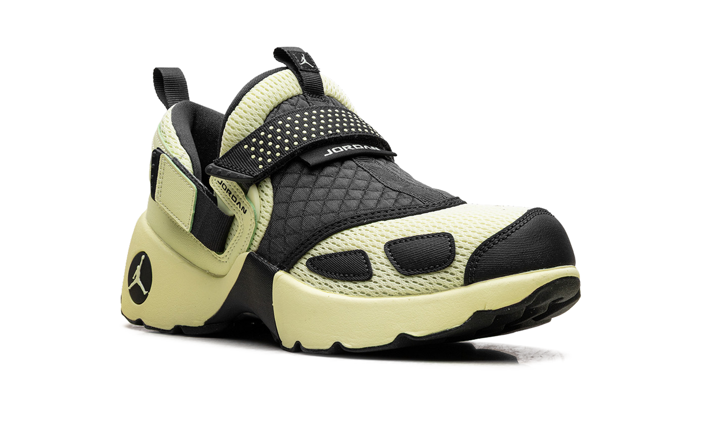 Jordan Trunner LX Luminous Green HQ2164 302