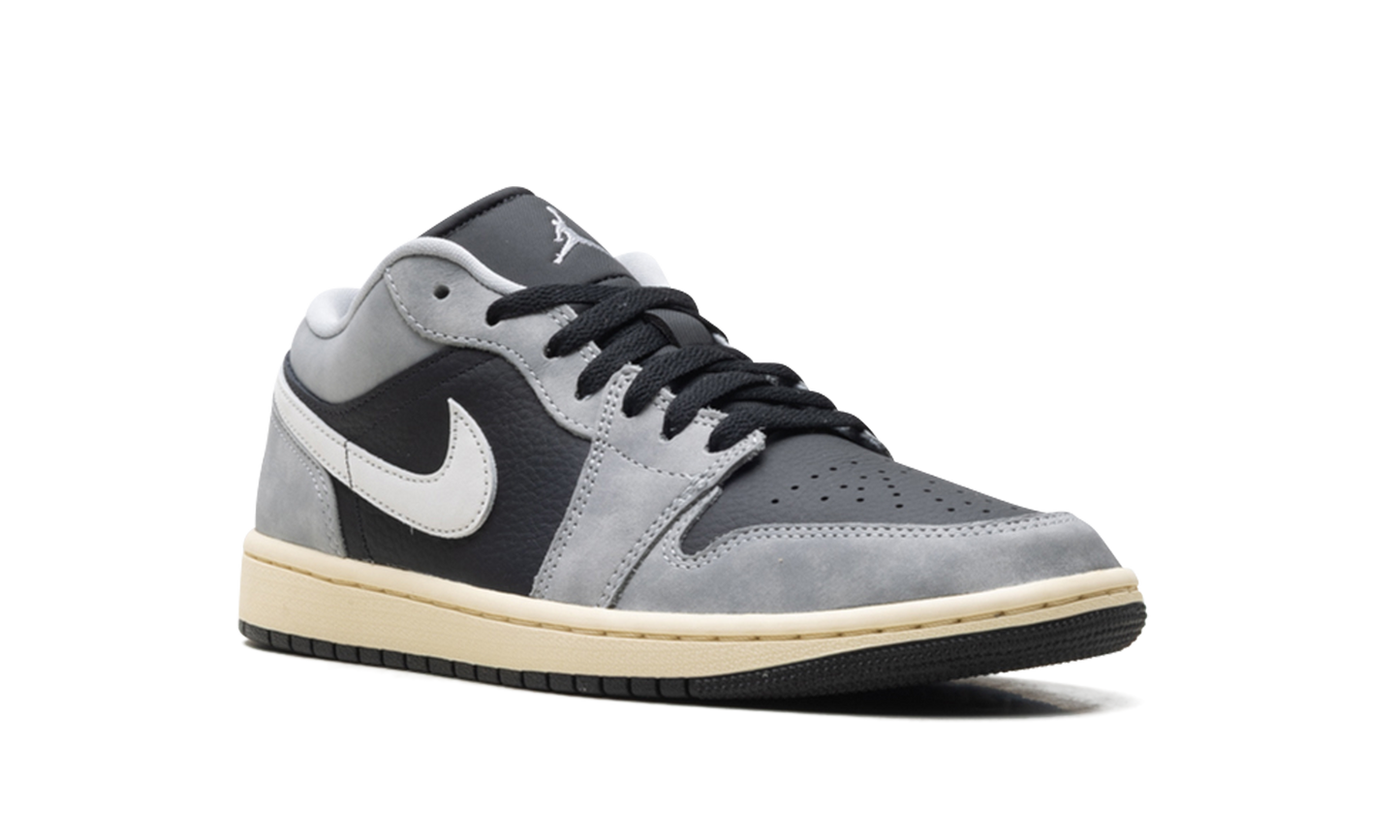 Air Jordan 1 Low SE Light Smoke Grey HQ2010 012
