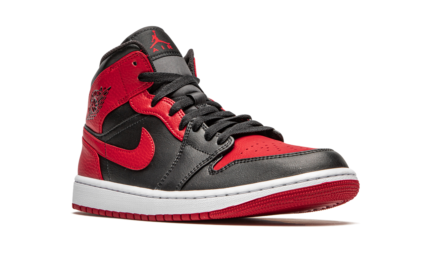 Air Jordan 1 Mid Banned 2020 554724 074