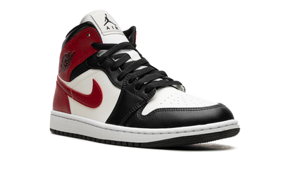 AIR JORDAN 1 MID WMNS Black Toe BQ6472 160