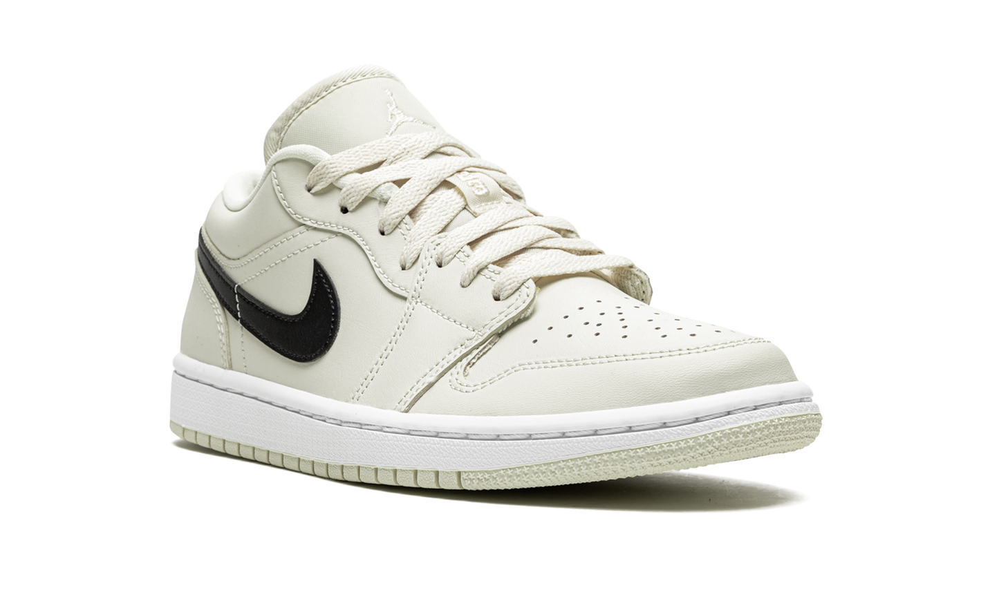 AIR JORDAN 1 LO WMNS Coconut Milk DC0774 121